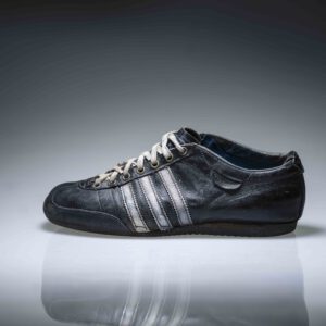 Uralte Adidas Fußballschuhe